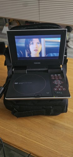 Toshiba p1400 portable dvd - sd-p1400,